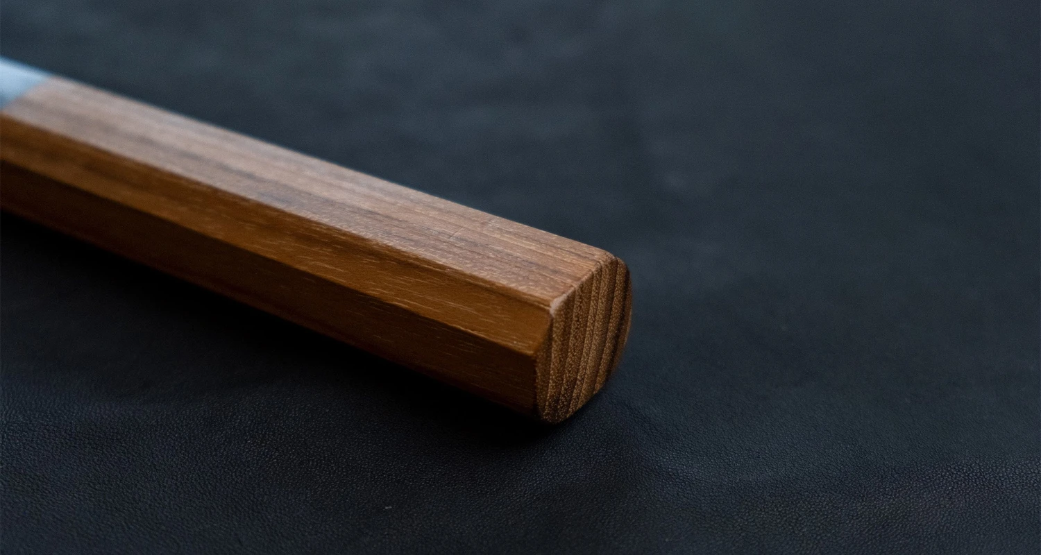 Nigara Kurozome Kiritsuke Yanagiba Aogami #2 Damascus 240mm (9.4") 13 Nigara Kurozome Kiritsuke Yanagiba Aogami #2 Damascus 240mm (9.4") - Image 11